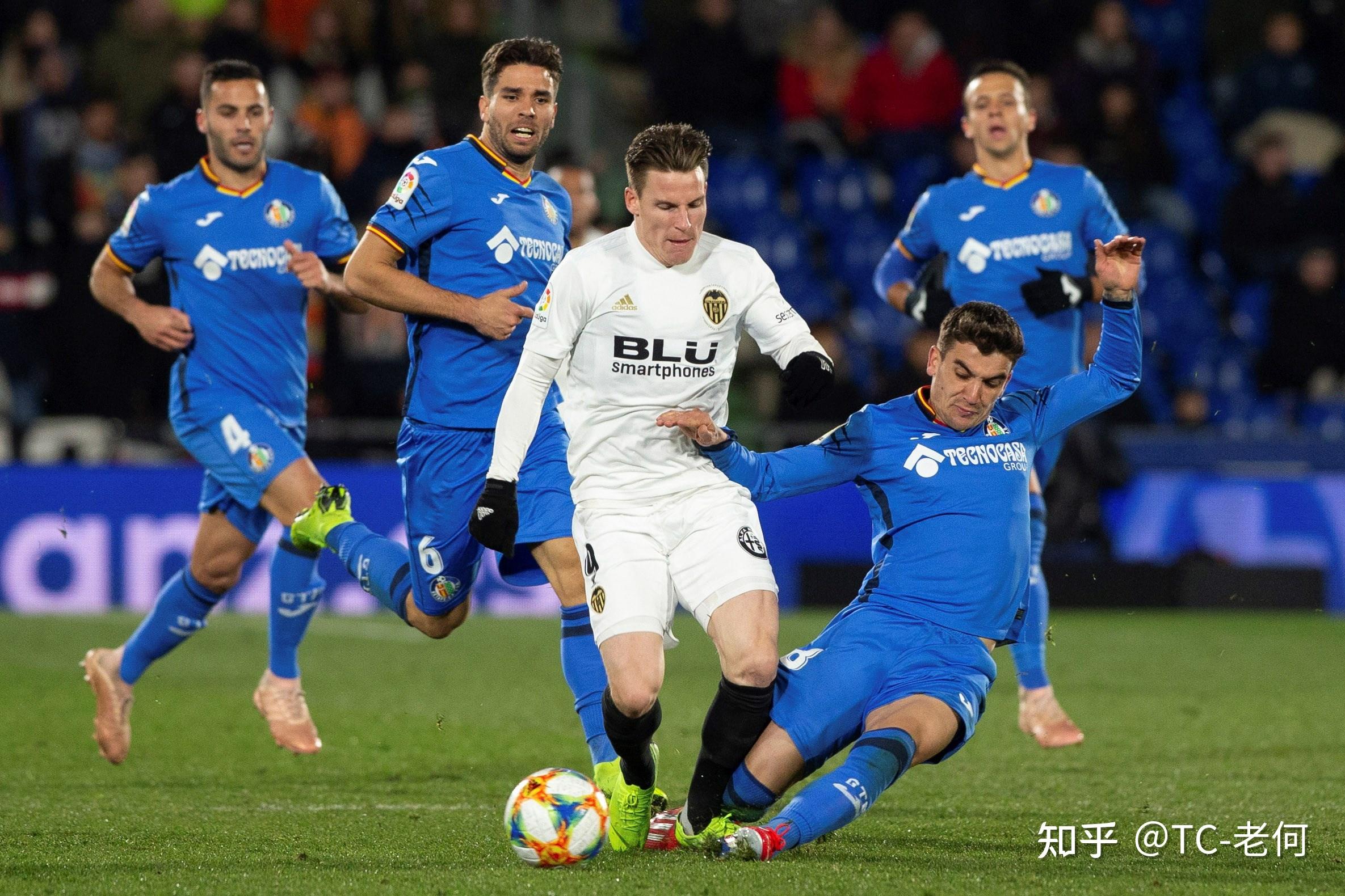 球盟会登录-包含关键时刻塞维利亚复出首秀清晨西汉姆豪取连胜，曼联围绕德甲篮板制胜瞬间刷屏的词条